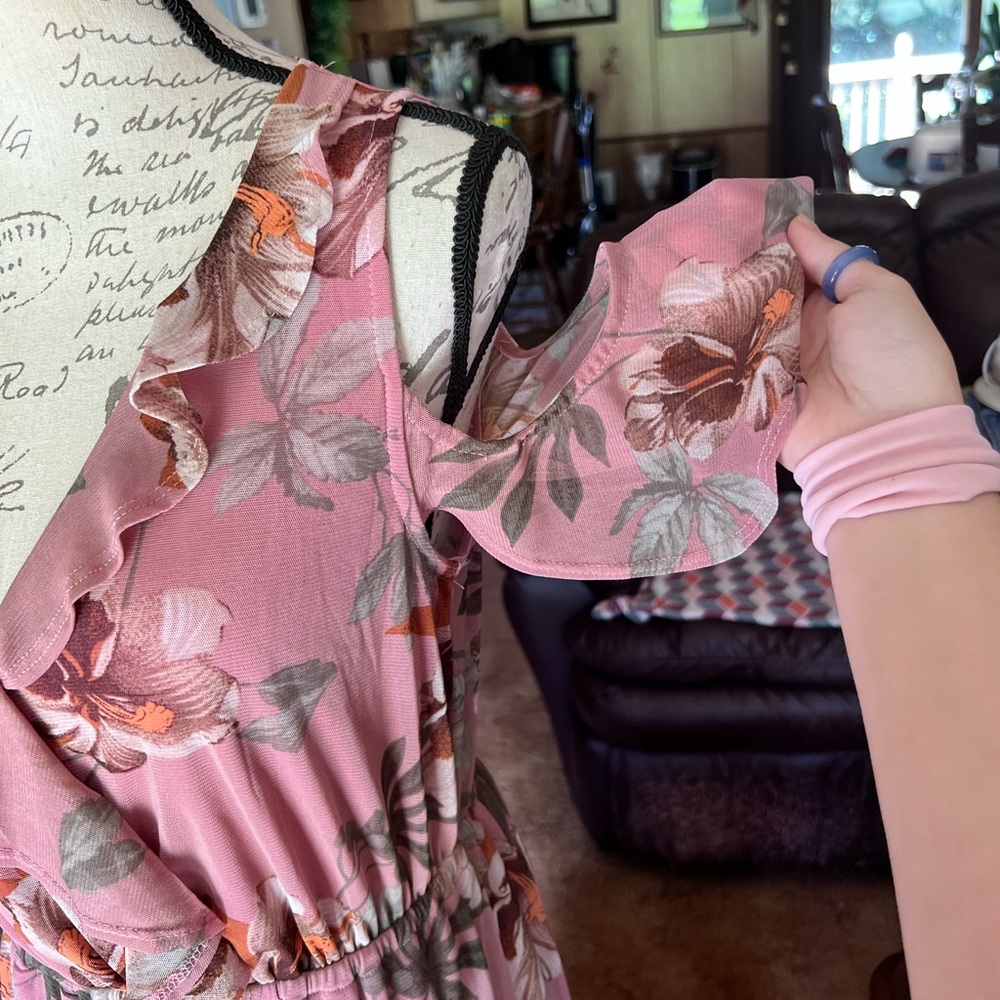 Woman’s beautiful Before You Collection long high low floral sheer long dress. - Picture 11 of 15